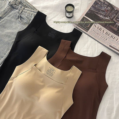 Le débardeur français qui remplace soutien-gorge, camisole et gaine en une seule pièce. (CJ)