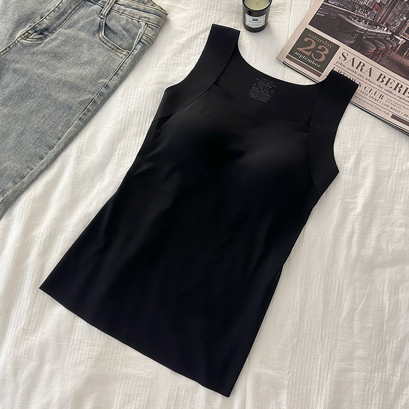 Le débardeur français qui remplace soutien-gorge, camisole et gaine en une seule pièce. (CJ)